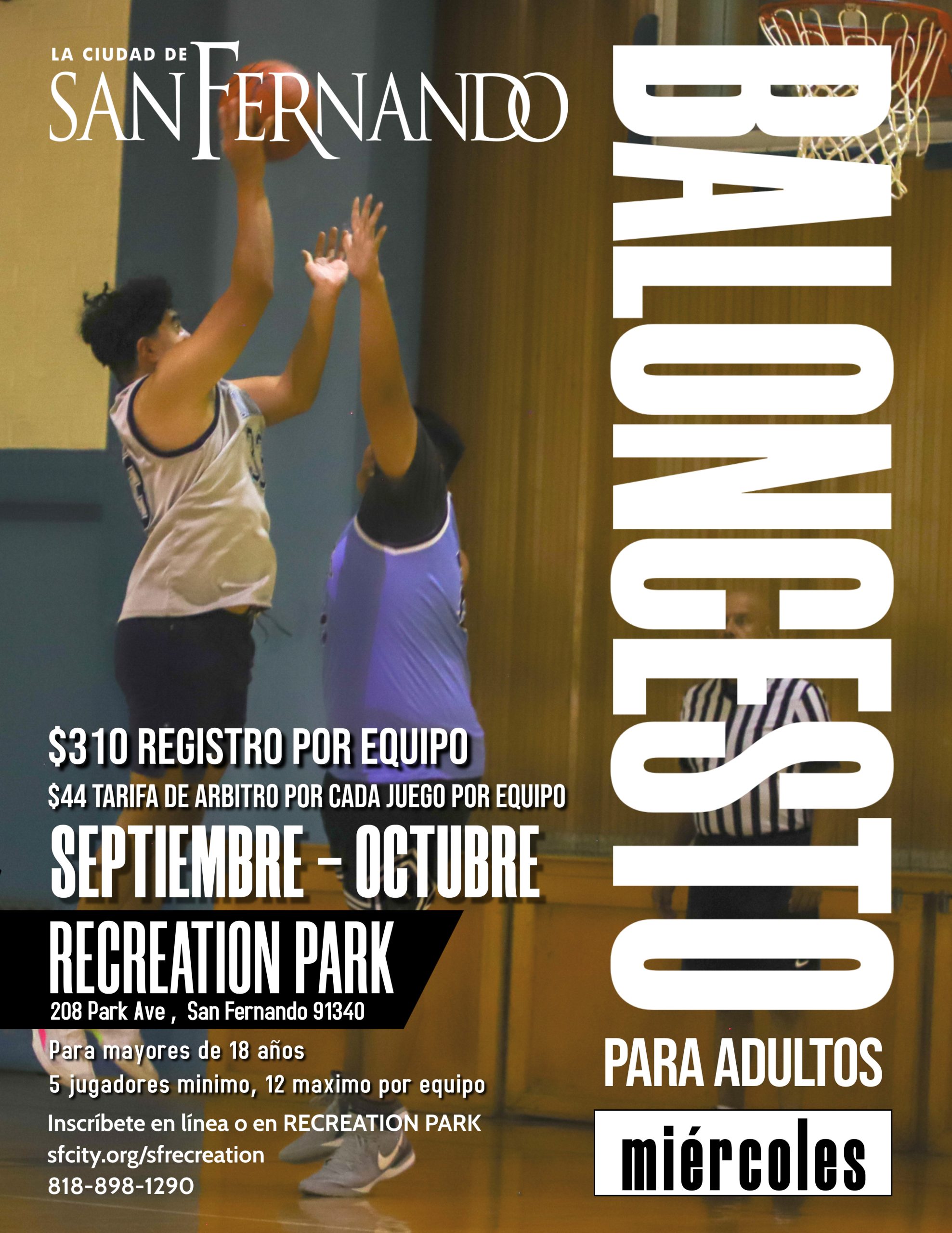 El gráfico promociona la liga de baloncesto para adultos de la Ciudad de San Fernando. Proporciona los siguientes detalles: La liga se lleva a cabo de septiembre a octubre los miércoles en el Recreation Park, 208 Park Ave, San Fernando, 91340. El registro por equipo cuesta $310, con una tarifa adicional de $44 por árbitro por cada juego por equipo. Los participantes deben tener 18 años o más. Cada equipo debe tener un mínimo de 5 jugadores y un máximo de 12 jugadores. La inscripción se puede hacer en línea o en el Recreation Park. Para más información, visita sfcity.org/sfrecreation o llama al 818-898-1290.